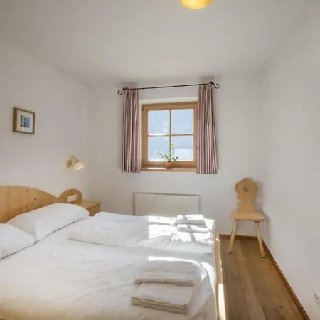 Schoeneben Hohe Tauern Blick Semesterbostad Wald im Pinzgau