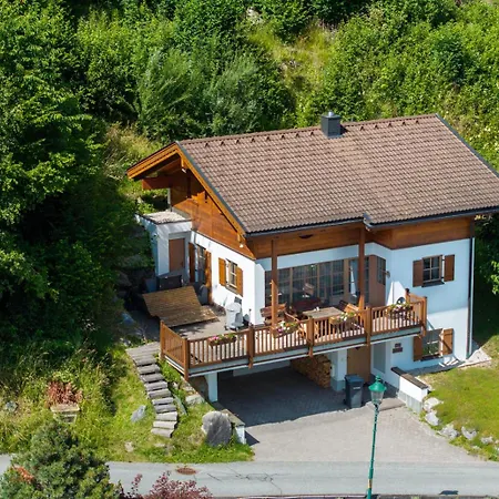 Schoeneben Hohe Tauern Blick Wald im Pinzgau