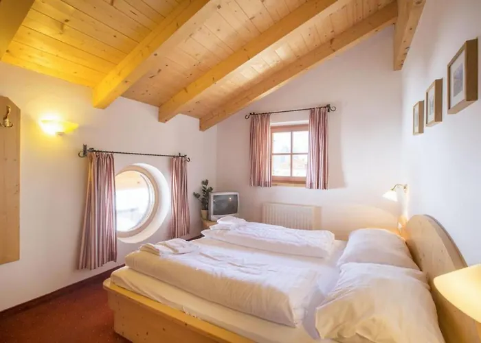 Schoeneben Hohe Tauern Blick Сasa de vacaciones Wald im Pinzgau